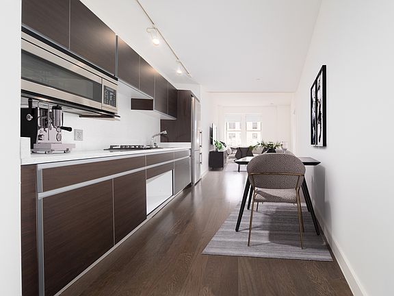 3rd image of 116 John St APT 2804