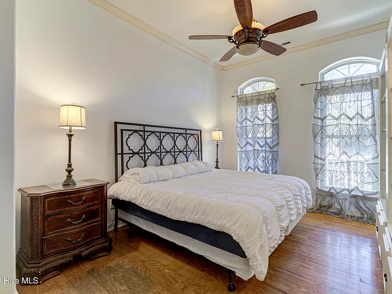 613 Clarendon Ave — Photo 26