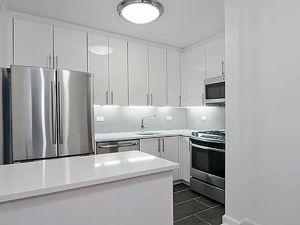 1st image of 300 E 40th St APT 4-V