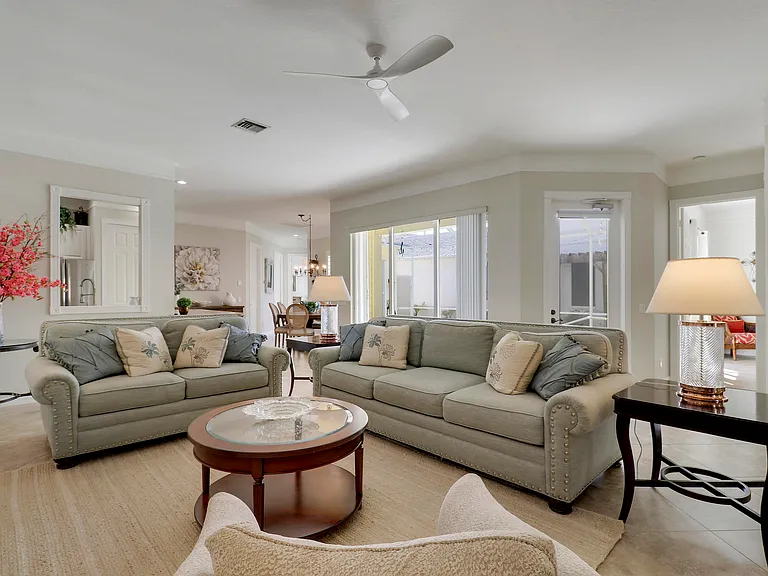 511 Sweet Bay Cir — Photo 4