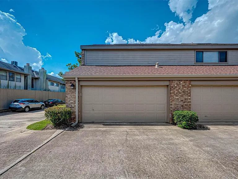1908 Augusta Dr #7 — Photo 33
