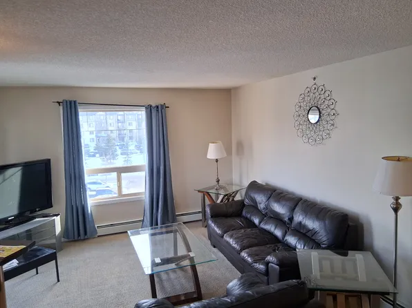 60 Panatella St NW, Calgary, AB T3K 0M1