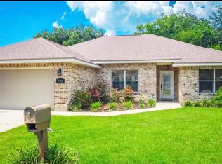 305 Friar Tuck Rd, Mary Esther, FL 32569