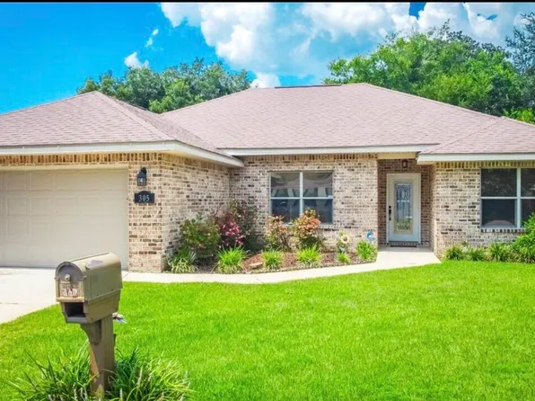 305 Friar Tuck Rd, Mary Esther, FL 32569