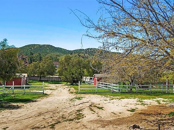 4th image of 6952 Sierra Hwy