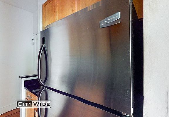 3rd image of 222 E 87th St APT 4A