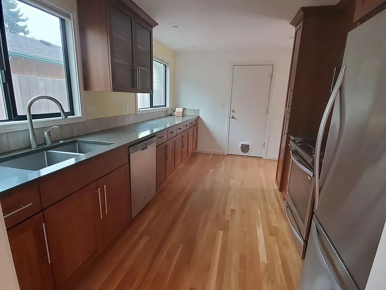 10112 SW Crystal St — Photo 4