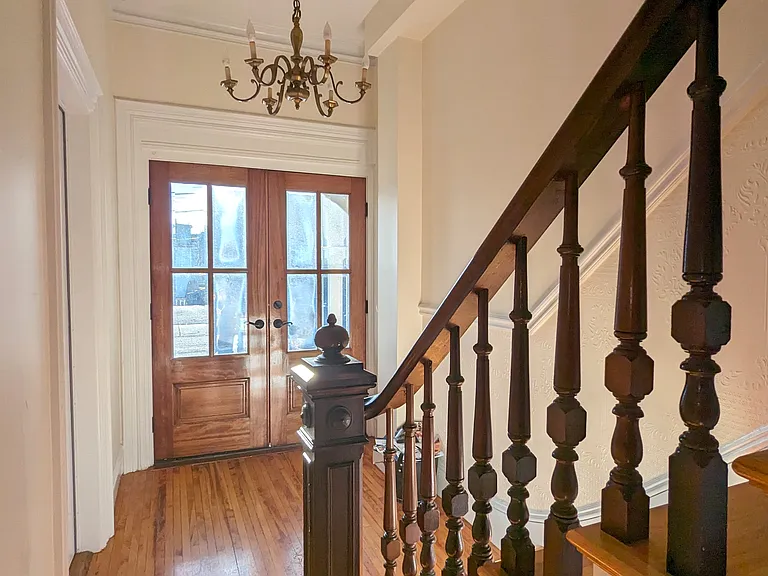 19 Howe St #3 — Photo 20