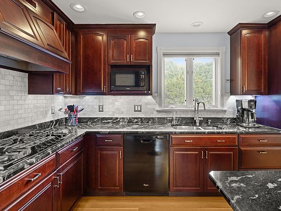 2nd image of 8 Moss Glen Lane