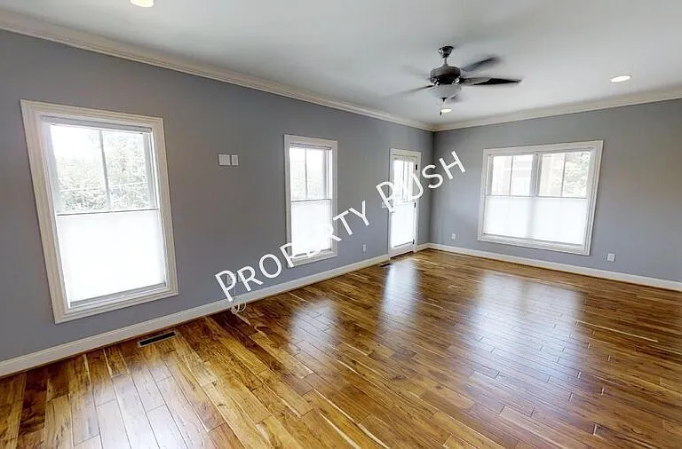 105 E 3rd St — Photo 17