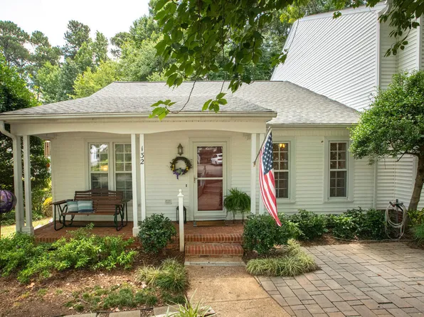 132 Greenmont Ln, Cary, NC 27511