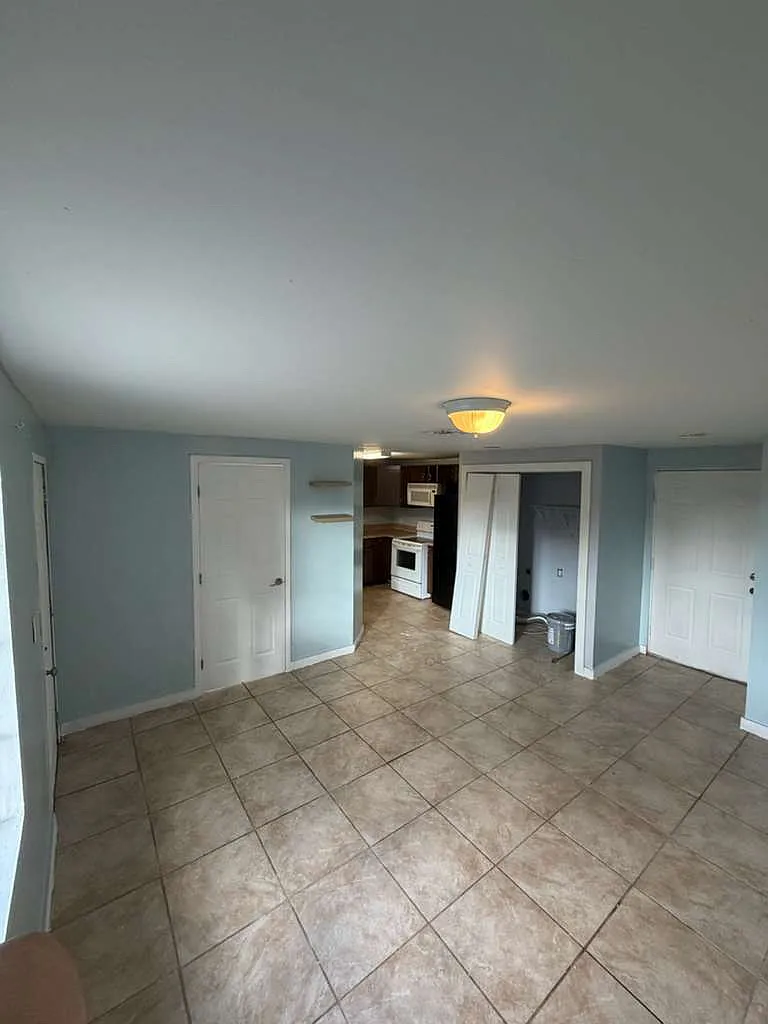 2719 Lucille St — Photo 3