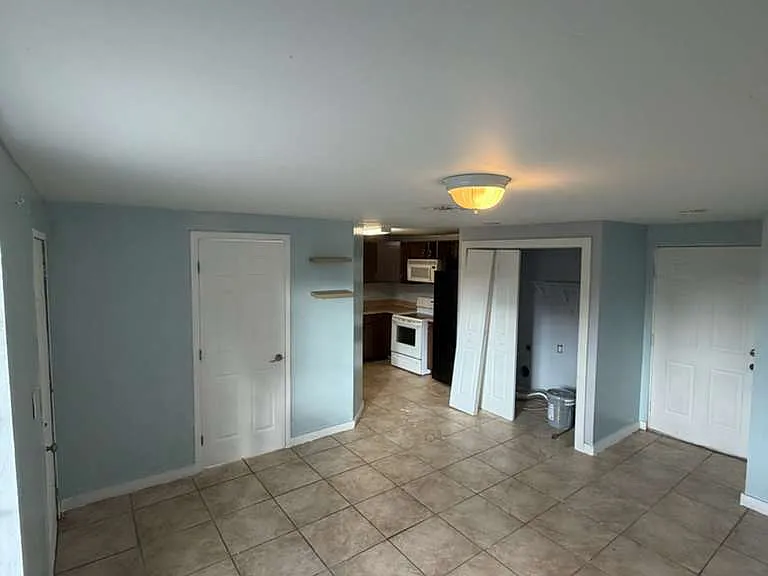 2719 Lucille St — Photo 3