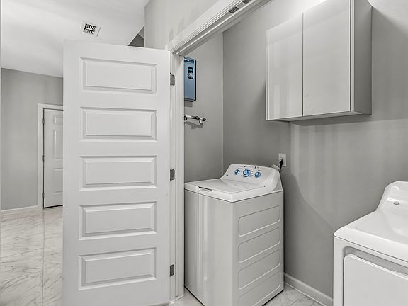 5th image of 900 Hidden Hills St #3
