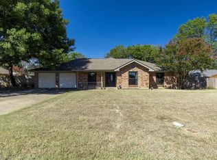 1634 Robin Pl, Cleburne, TX 76033
