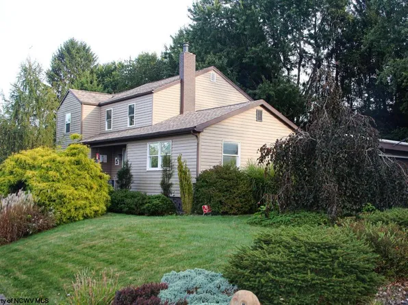 927 Fairfax Dr, Morgantown, WV 26505