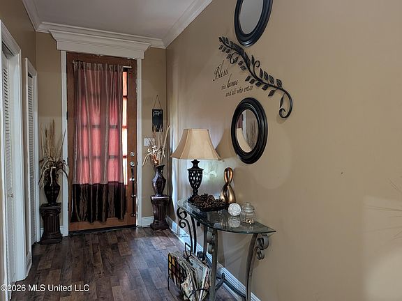 3rd image of 216 Dogwood St
