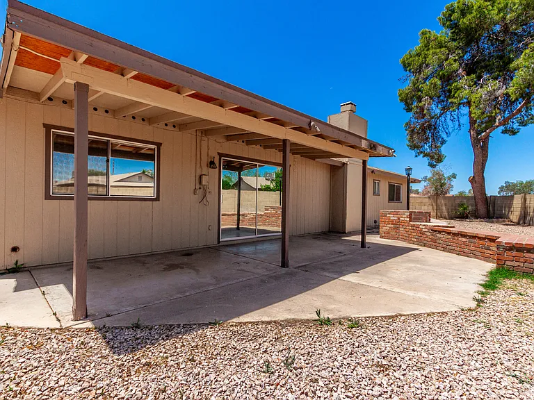 2324 E Palmcroft Dr — Photo 23