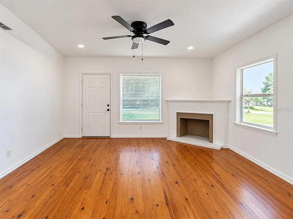 2 bed, 2.0 bath, 1200 sqft, $1,785 — Photo 2