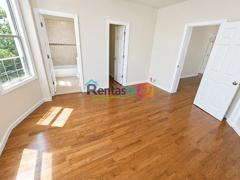 85 Littleton Ave #3B — Photo 2