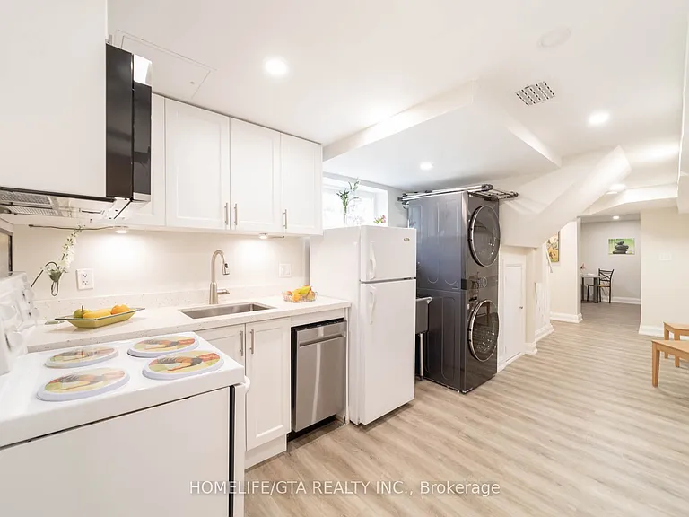 8 Laxford Ave — Photo 17