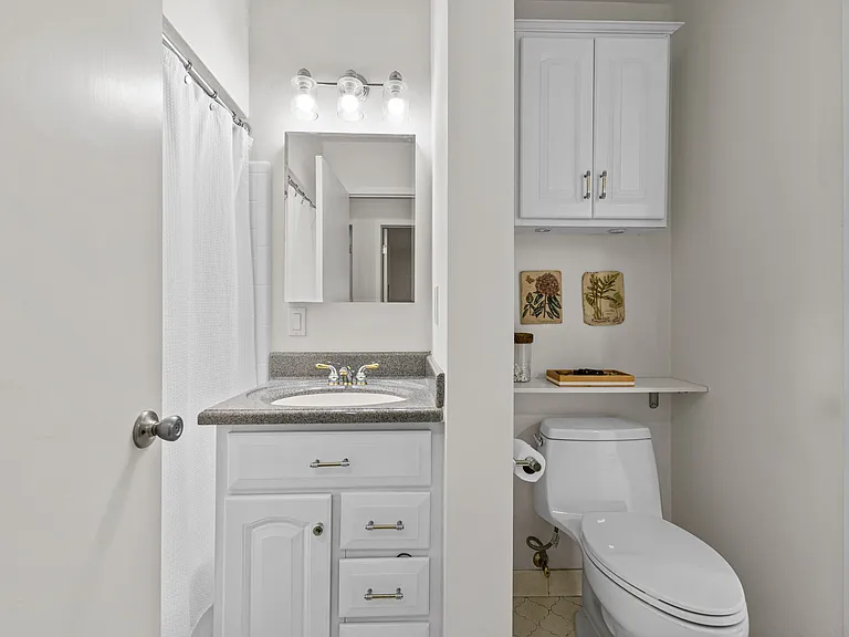 704 Oakbrook Ridge Dr — Photo 20