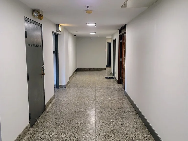 Come Home to Peterson Square Apartments — Photo 4