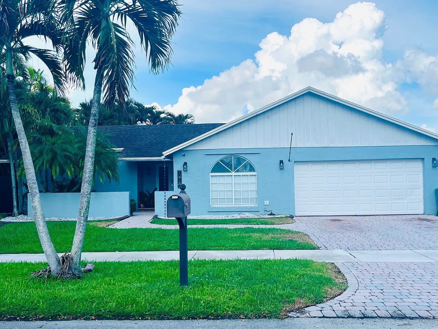 4 bed, 3.5 bath, 1730 sqft, $4,700 — Photo 2