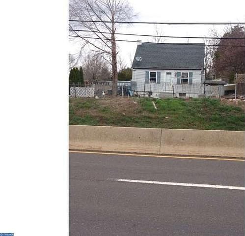 2nd image of 6251 Perkiomen Ave