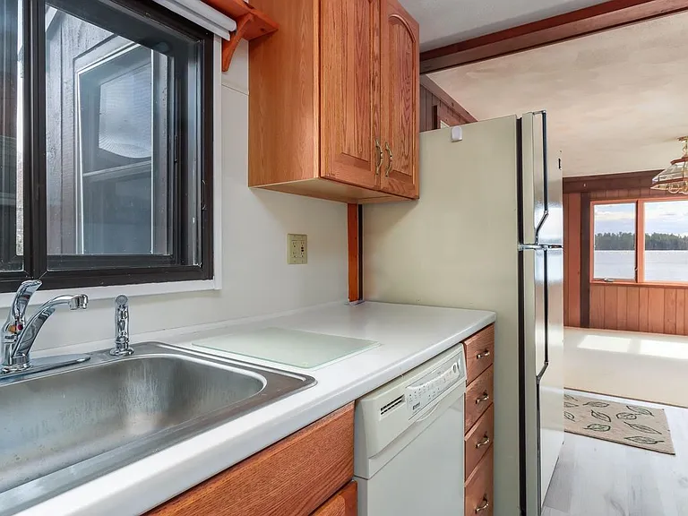 7 Howards Grv — Photo 18