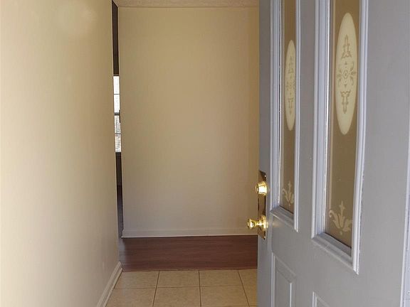 3rd image of 280 Rosewood Dr