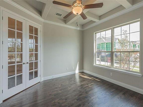 4th image of 1017 Pampa Dr