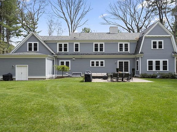 3rd image of 88 Sweetwater Ave
