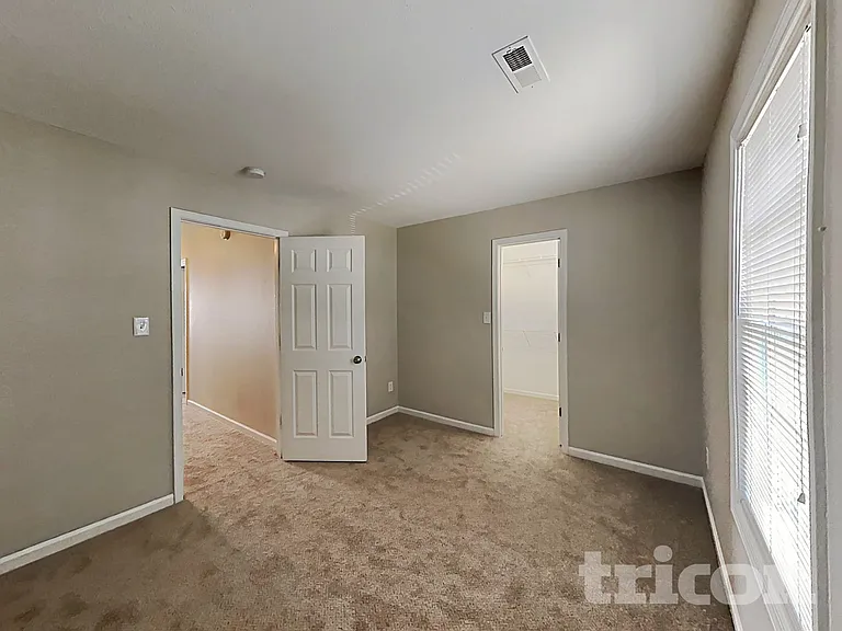 4504 Valendra Dr — Photo 16