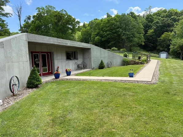 1300 Daisy Trl, Ghent, WV 25843