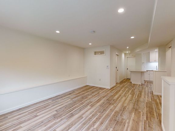 5th image of 1462 32nd Ave