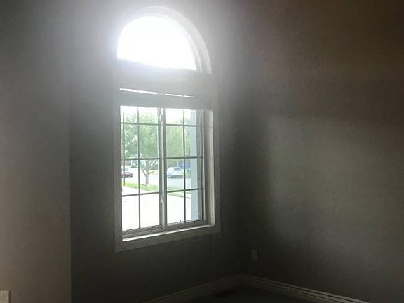 5th image of 646 Georgetown Ct Unit B
