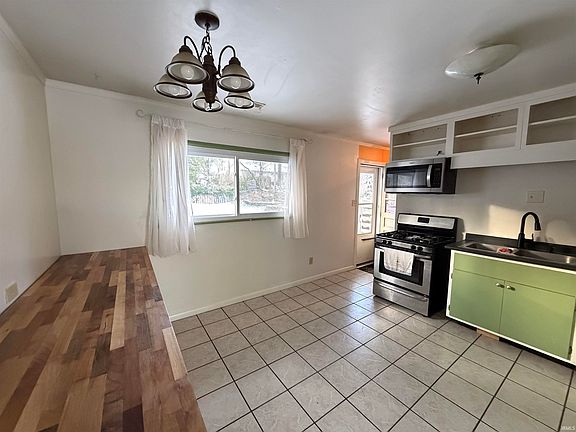 5th image of 3421 N Windcrest Dr