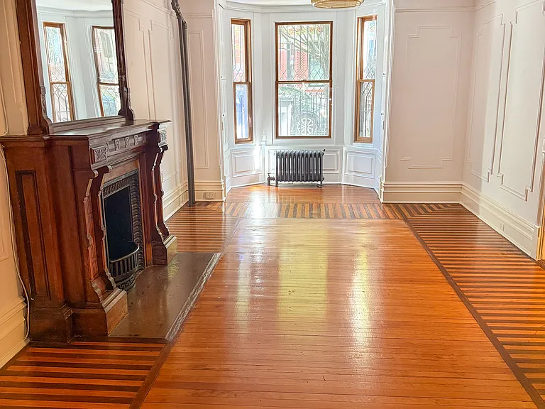 131 1/2 Noble St #1 — Photo 4