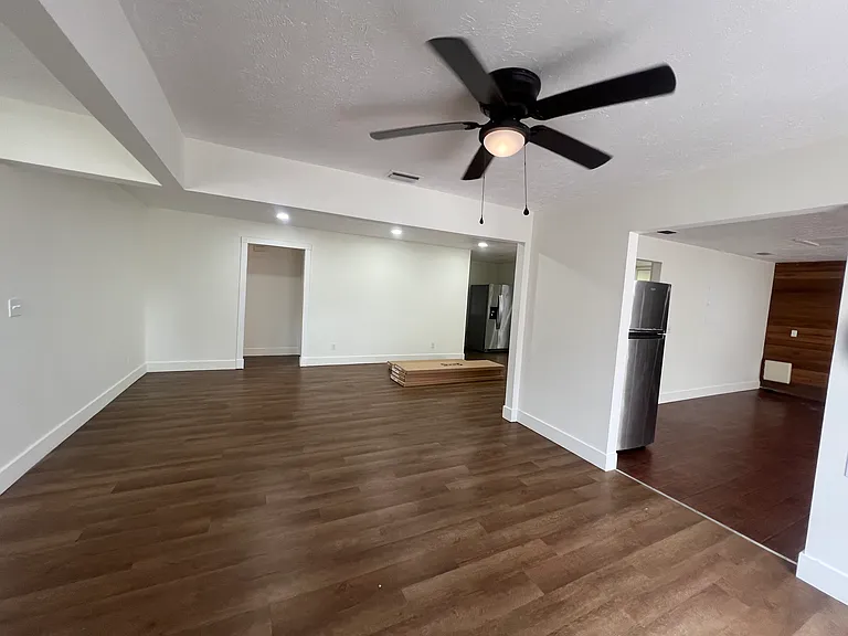 4614 E Seneca Ave — Photo 7