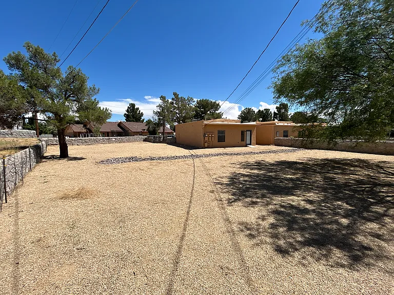 4025 Mary Cir #C — Photo 20