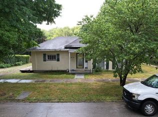 306 N Main St, Carthage, IN 46115