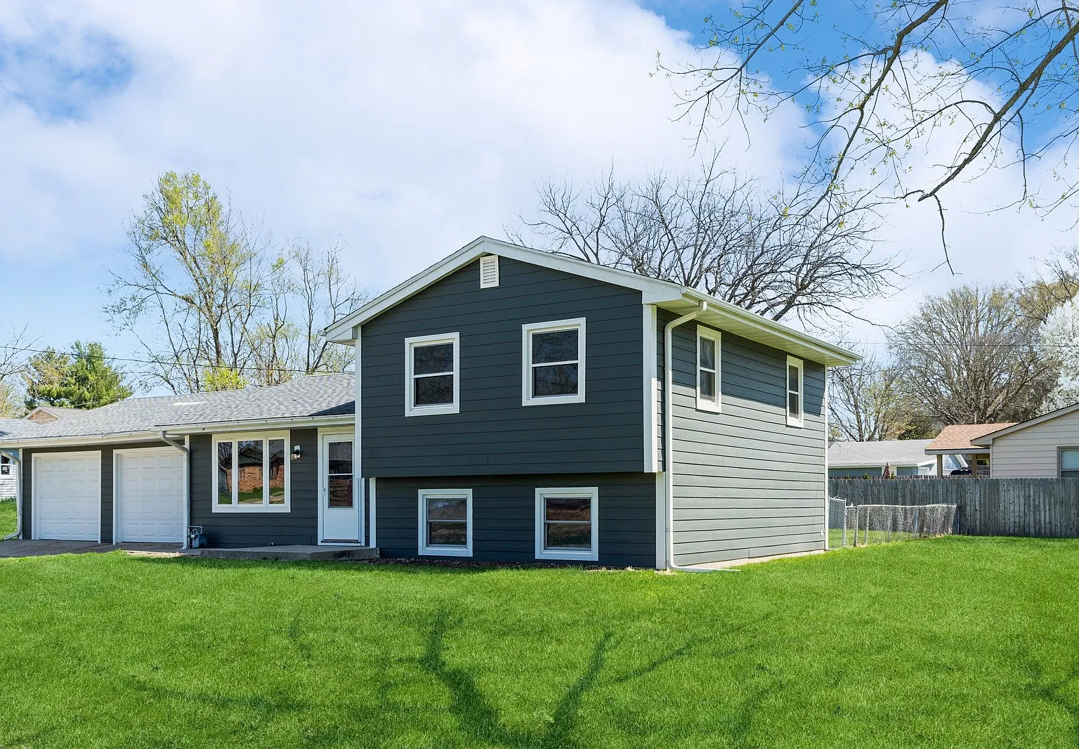 3 bed, 1444 sqft, $1,875 — Photo 3