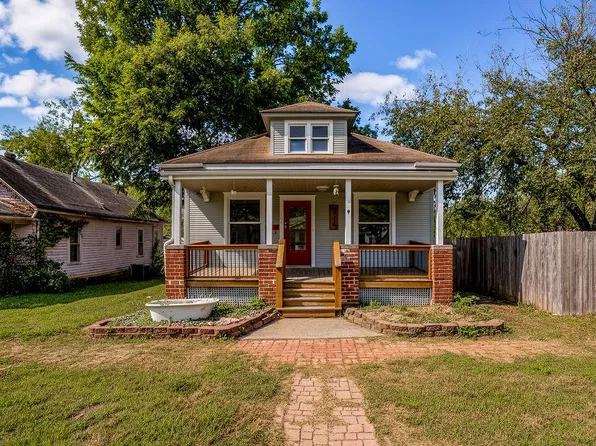 105 E Miami St, Paola, KS 66071