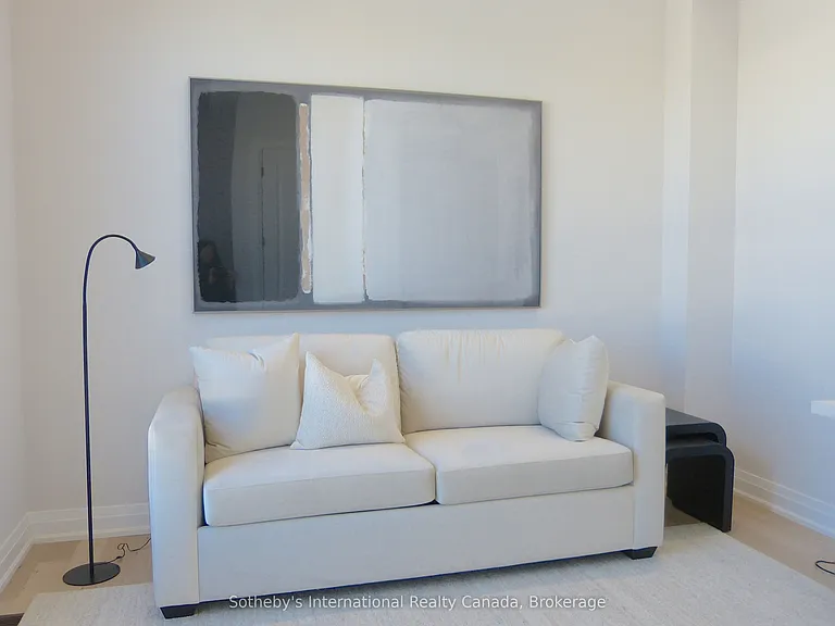 102 Sladden Ct — Photo 16