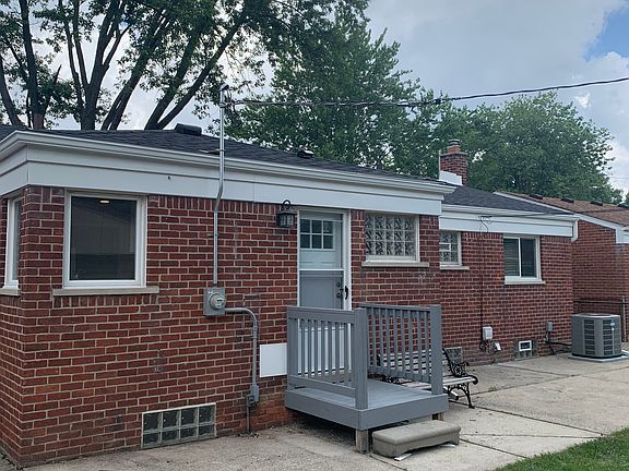 3rd image of 32424 Larkmoor St