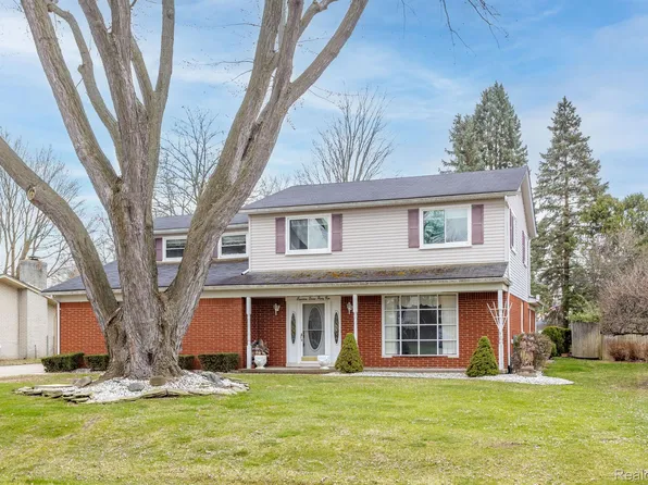 18742 Thomasine St, Clinton Township, MI 48036