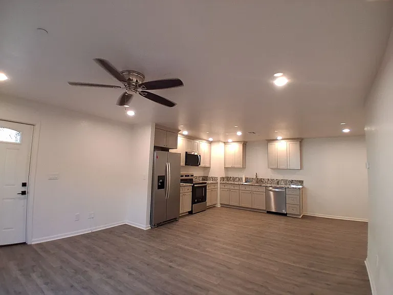 3016 Lake Park Ct — Photo 8