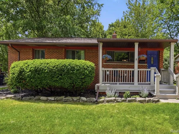 1061 Western Dr, Ann Arbor, MI 48103