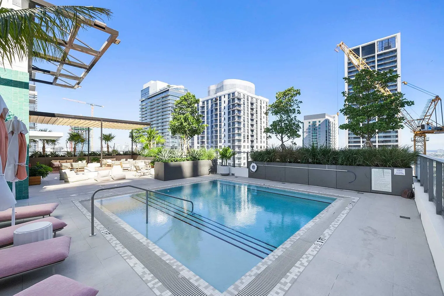 2 bed, 2.0 bath, 818 sqft, $3,787 — Photo 3